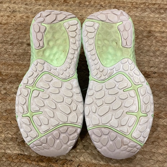 ✨EUC New Balance Fresh Foam Sneakers✨ - Picture 5 of 7